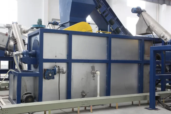 a hot washer system, an essential component in a plastic recycling line designed to clean plastic flakes or granules. This system typically uses hot water and detergents or other cleaning agents to remove contaminants such as oils, glues, and labels from plastic materials. The process ensures that the plastic is sufficiently purified for high-quality recycling.